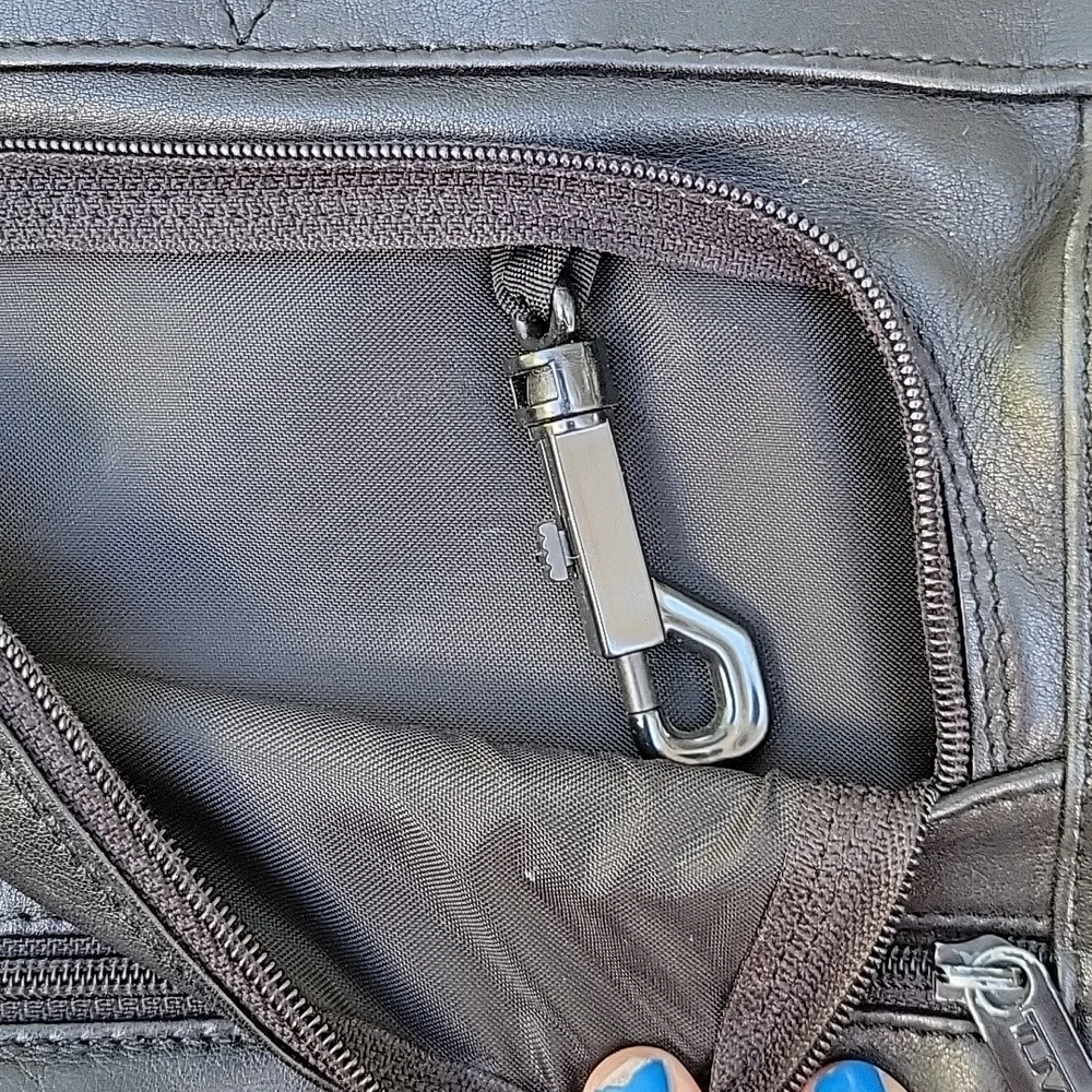 Tumi Leather Expandable Briefcase Lap Top Organizer Shoulder Bag.